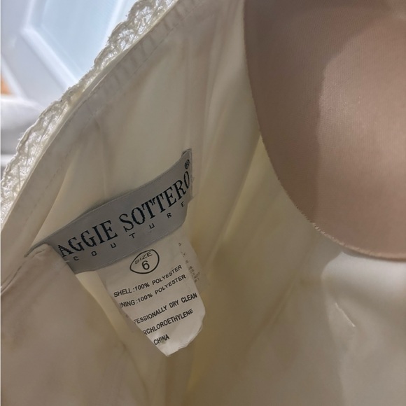 Maggie Sorttero Wedding Dress size 6 - Picture 3 of 4